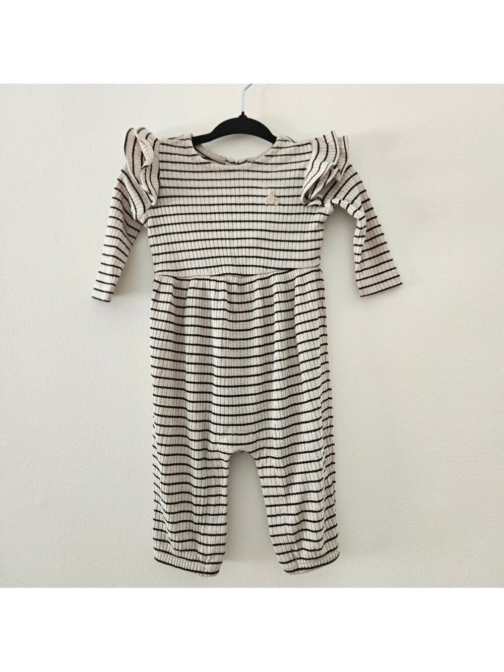 5/$25 Baby GAP Ribbed Stripe Romper Ruffle Shoulder Cream Black 0–3 Months